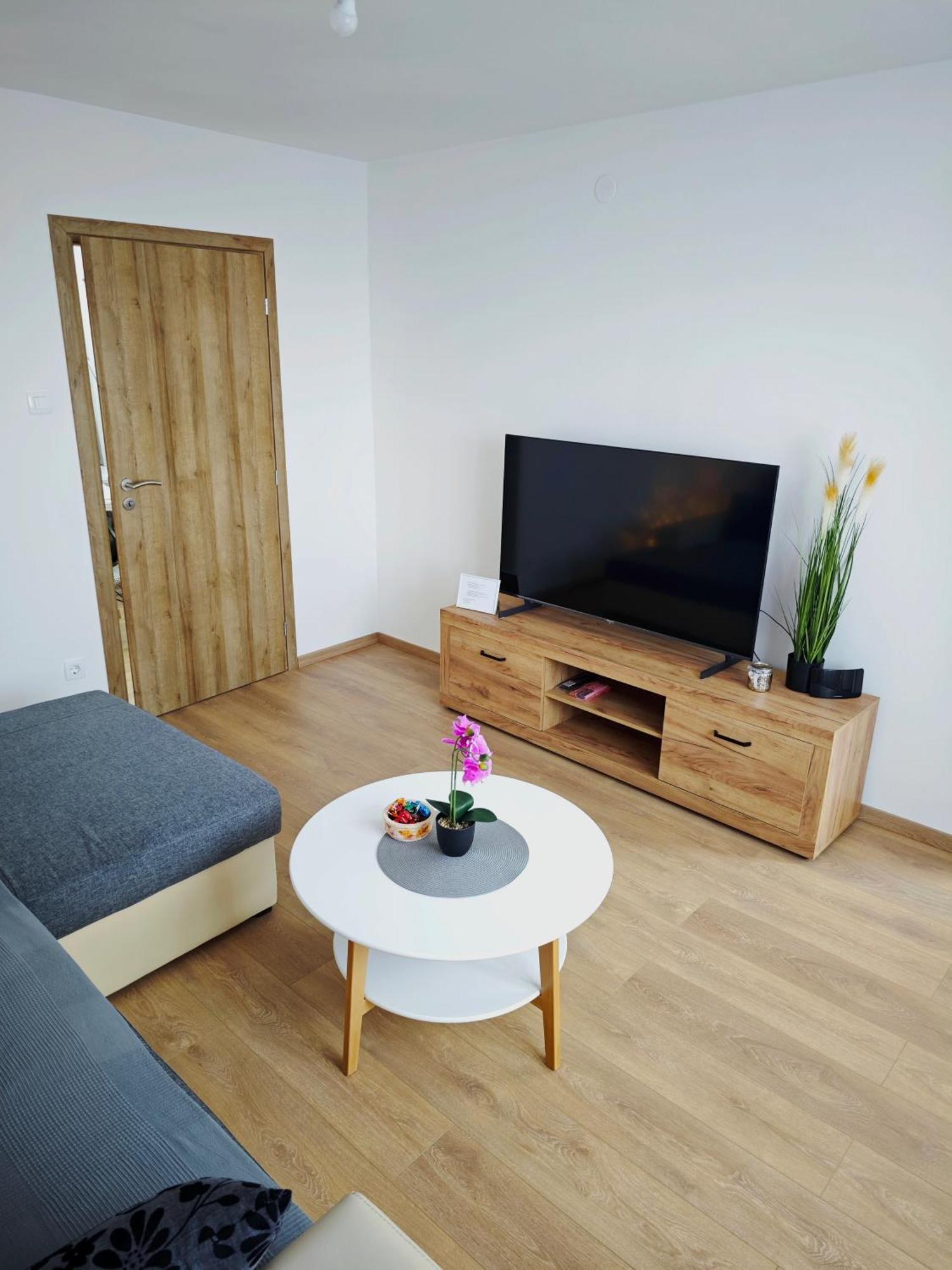 Apartment L&t *
